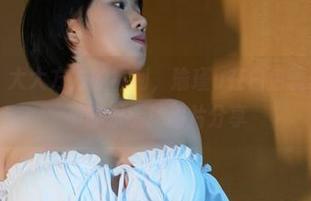 微密圈 – 大大方方的福利，瑜瑾u在白色蕾丝里玩得不亦乐乎！图片分享