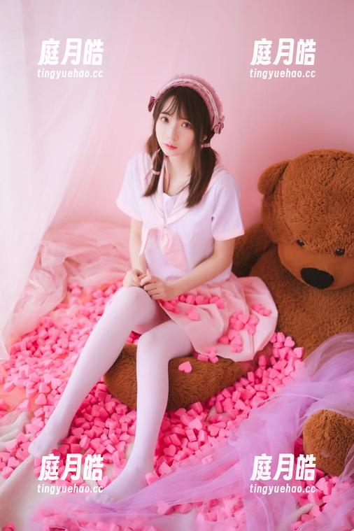 游泳圈、泳装、疯猫ss的私房图集，水里捞出女神…要不要！