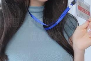白色竞泳原图，白银81在水里不经意间的优雅流露