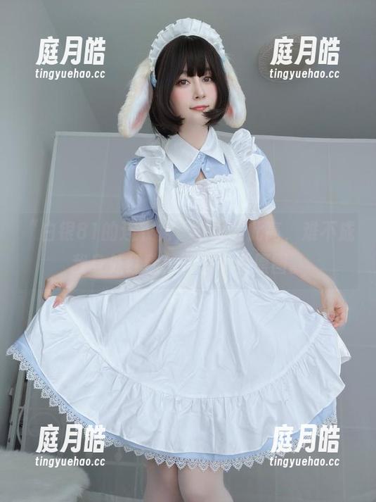 “白银81的连衣裙，格调如此高，难不成我身处红毯！”瞅一眼原图。