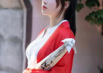 秀人网 – 千夜未来在旅拍中展示的高清图集，真有那么热吗？衣服都快被汗水浸湿了！