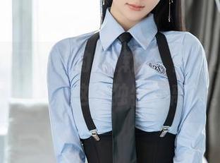 秀人网 – 不一样的短裤风，古月小同学在线分享，这次独特得离谱。