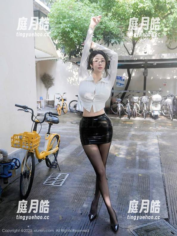 秀人网 - 大橘BBKira打卡天台：照片合集，谁说猫不能上天台打工呢？