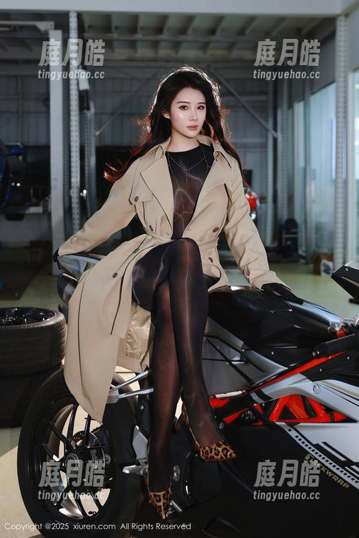 秀人网 - 在小Kiki的浴室里，写真分享不仅仅是拍照，还有许多其他的乐趣！