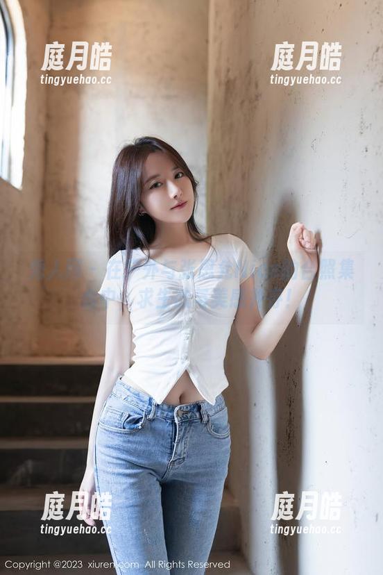 秀人网-张思允Nice 秀人网 - 在户外与张思允Nice的合照集合中,求生欲与美感并存!