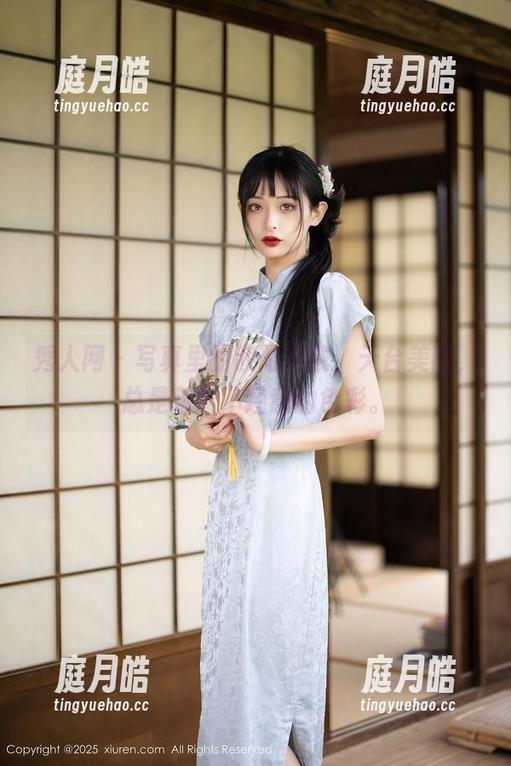 秀人网 - 写真里的欧阳若依，天台美图，总是藏着不经意的色彩。