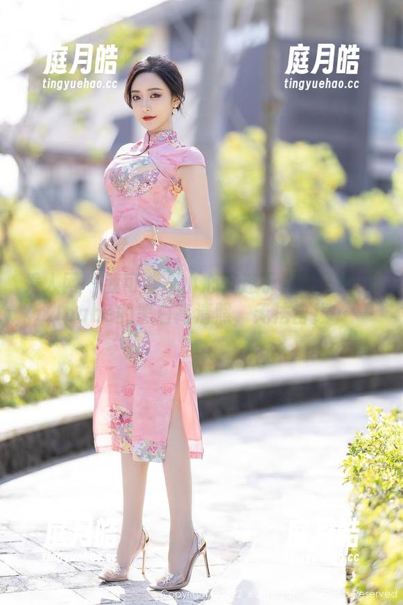 秀人网 - 我可能不小心沉迷于糯美子MINIbabe的黑白高清照，无法自拔…