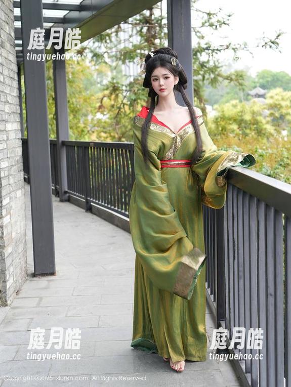 秀人网-芈琳娜 秀人网 - 最新图库大作战:芈琳娜泳装变身,水花四溅!
