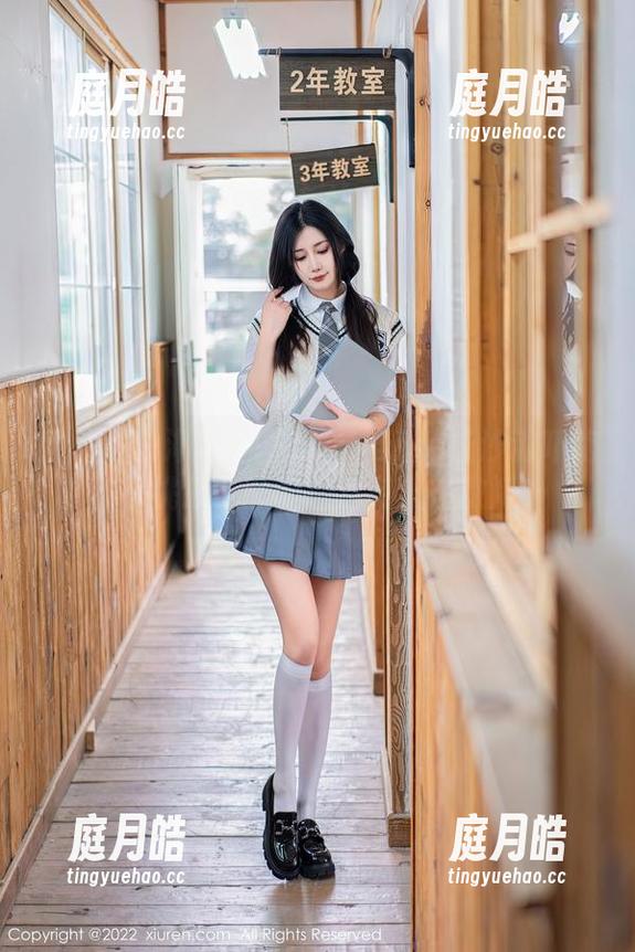 秀人网 - 海边套图：雪瑞Lisa让沙滩吓跑的小挑战，谁能想到有人在撒娇？