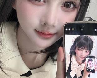 “秋山AkI与‘女友’，图片展示的另一种日常”——你看到的都是？