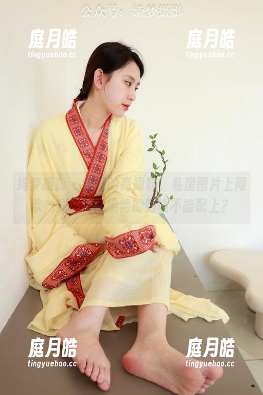 绮梦摄影 - 娅轩的高跟鞋，私房图片上同款，我这旷世绝艳的腿能不能配上？