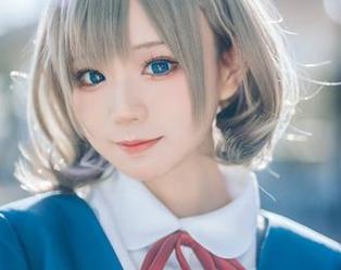 见过会做饭的女仆吗？图片里的花柒Hana在努力让人相信这一点！