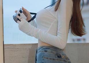 花漾show – 私拍中的棉袜，Cris_卓娅祺的姿态洋溢着轻松