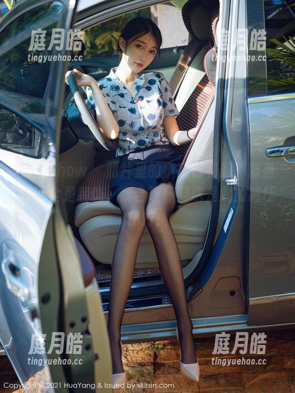 花漾show - 照片里的小热巴和服，膝盖以下全是装饰，我合理怀疑这是我的减压秘方！