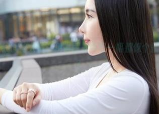 蜜桃社 – 在线旗袍大赛：伊琳图集中每一幅都像个槽点，谁会赢？