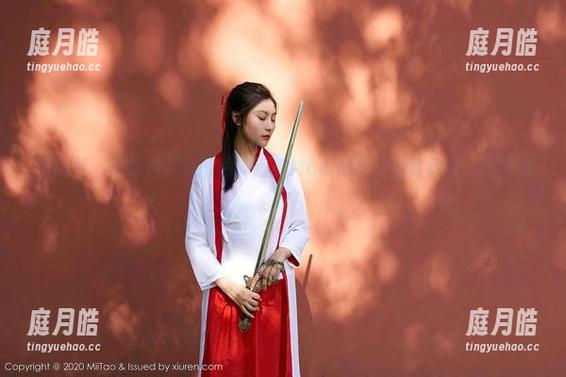 蜜桃社-萌美Moemi 蜜桃社 - 最新白衬衫图片,萌美Moemi这次选择真是...恰到好处呀!