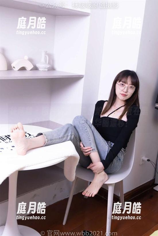 袜啵啵 - 图片资源火速出炉！小甜豆在黑色丝与奶油泡芙间的华丽漂移！