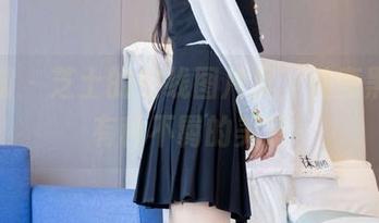 袜啵啵 – 芝士的在线图片里,油亮黑似乎有种不羁的美感