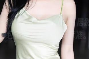 语画界 – 哈哈，王馨瑶yanni居然用美脚图包征服了我的审美标准。