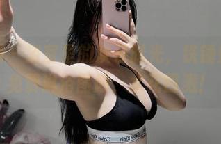 微密圈 – 浴室里的欢乐时光，铁锤姐姐的免费淋浴图册，水花四溅！