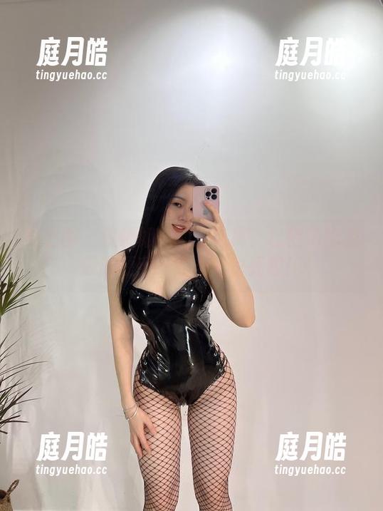 微密圈 - 铁锤姐姐的双马尾？已悄悄抢走我的睫毛，没圣光也亮眼！