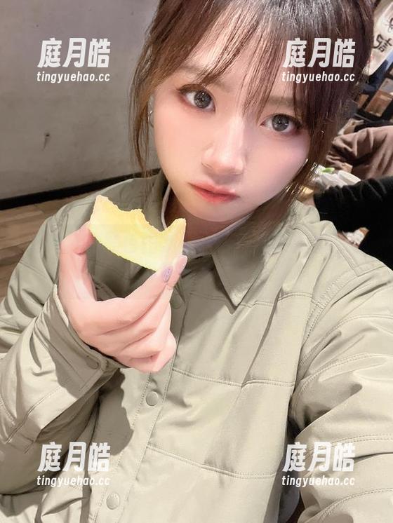 闪月半的黑色图集——好像把夜晚打包了，连灯光都舍不得开！