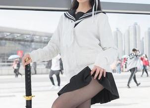 在雪琪SAMA的世界里,她的居家写真合集让人想给她递杯茶。