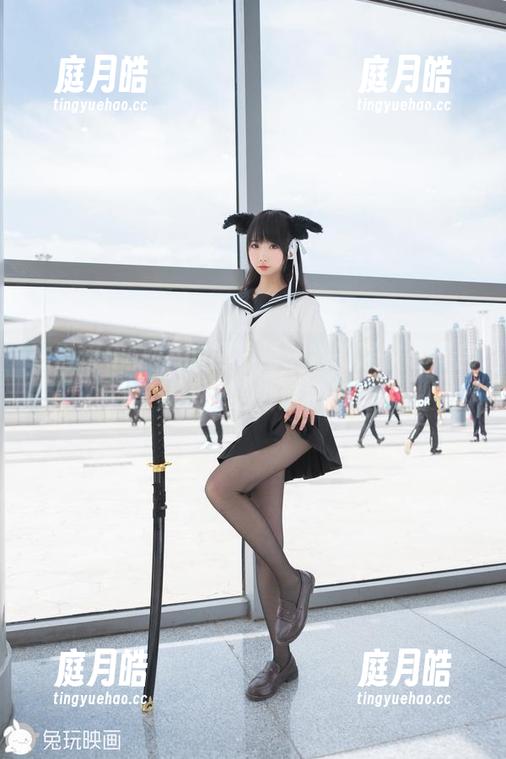 雪琪SAMA 在雪琪SAMA的世界里,她的居家写真合集让人想给她递杯茶。