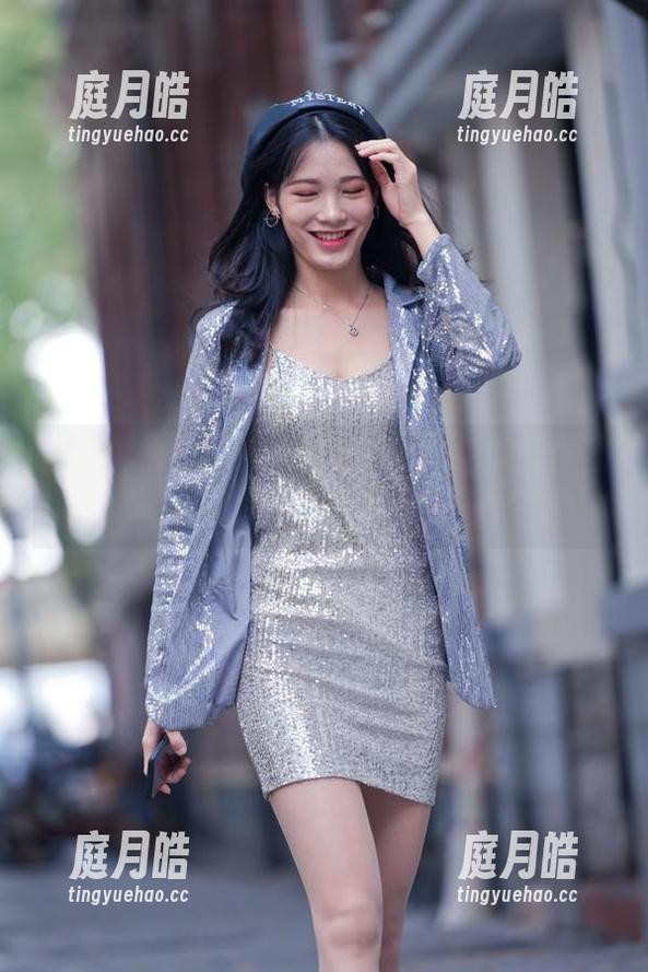 魔镜街拍 - 婷婷的黑丝工装：绝美工作日常大公开，高清上线！