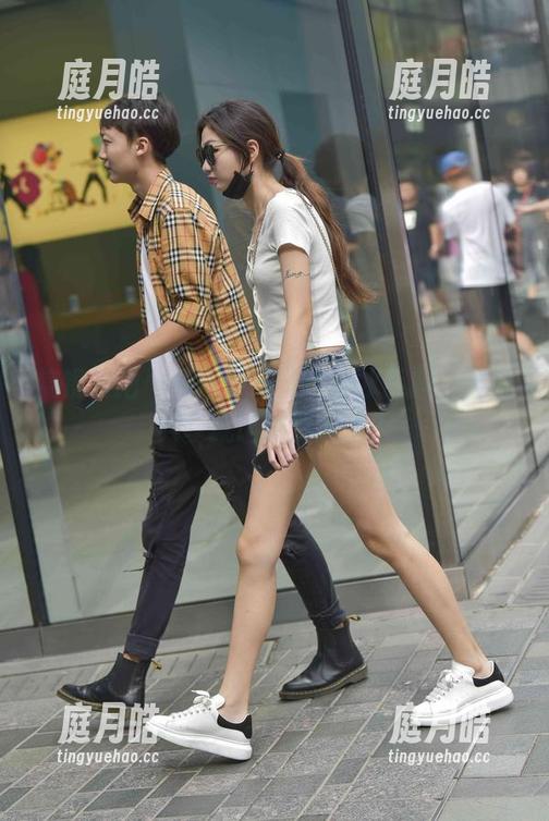 魔镜街拍 - 原图中的艾小青水手服，资源共享就该如此撩人？