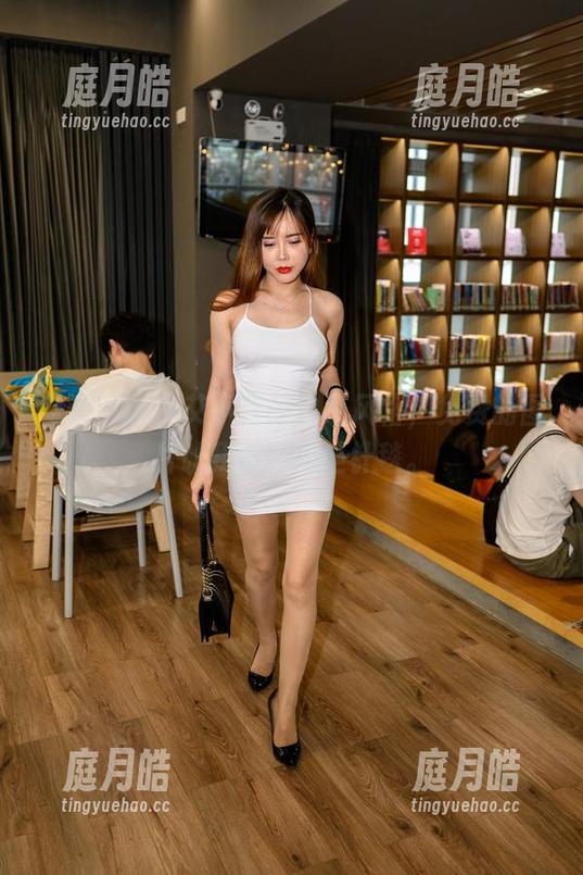 魔镜街拍 - 艾小青的白色风格，免费的图片让我感到如坐针毯。