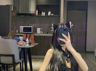 微密圈 – 这枣红睡裙上的黎允熙，仿佛是一段未完的旋律，资源还得慢慢琢磨。