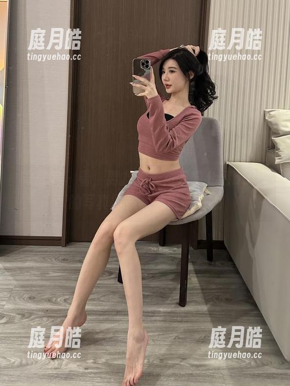 微密圈 - 看，男友的视角下黎允熙baby的写真图集，别说欣赏哦